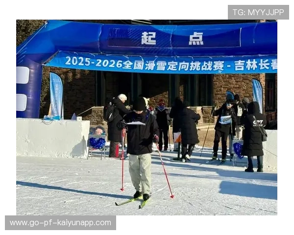 中国滑雪选手挑战新难度成功,刷新国内纪录 中国滑雪选手挑战新难度成功,刷新国内纪录